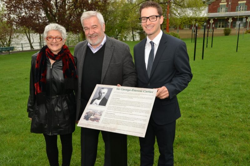 Le député Simon Jolin-Barette était présent lors du dévoilement de la plaque commémorative de George-Étienne Cartier.