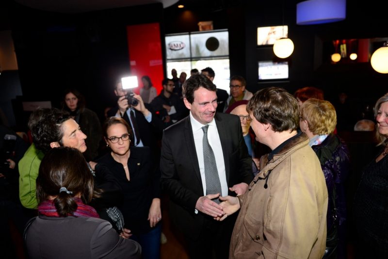 Le candidat dans la course à la chefferie du Parti québécois, Pierre-Karl Péladeau, est allé à la rencontre de militants à McMasterville.