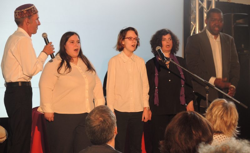 La chorale La Gang à Rambroue a chanté «Joyeux anniversaire» au Défi sportif lors de son numéro.