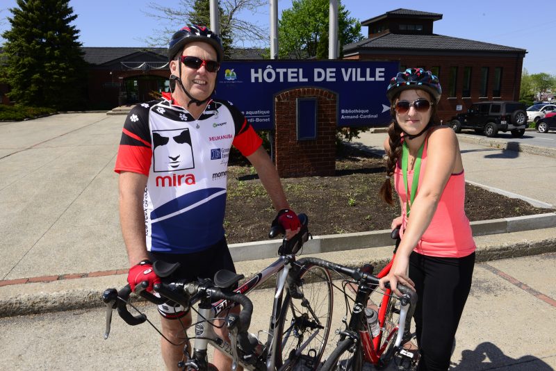 Le maire Yves Corriveau avant sa sortie de vélo avec la journaliste Karine Guillet.