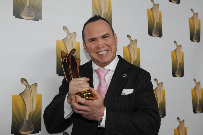 Dave Morissette remporté une cinquième fois le trophée Artis dans la catégorie du meilleur animateur d'émissions de sport le 26 avril 2015