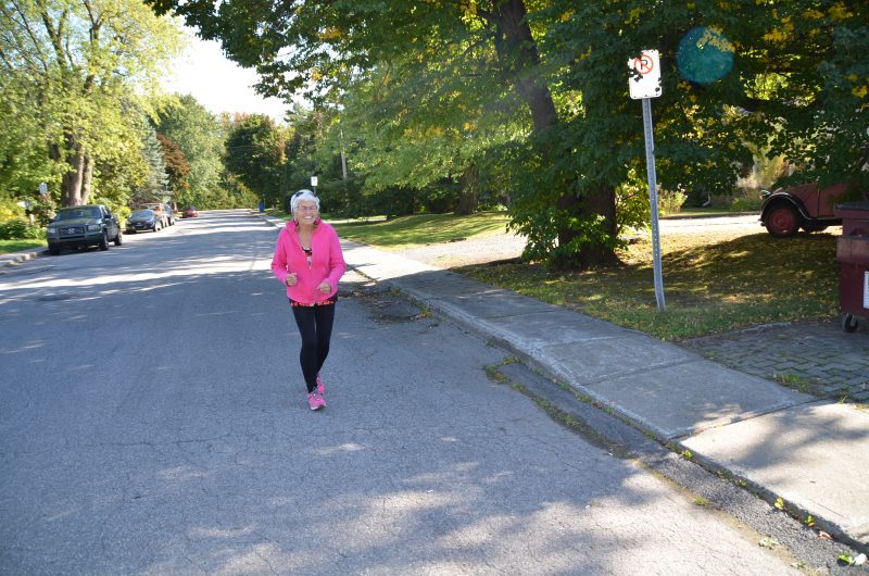 Carole Tétreault invite les personnes âgées à faire de l’activité physique tout en respectant leurs capacités.