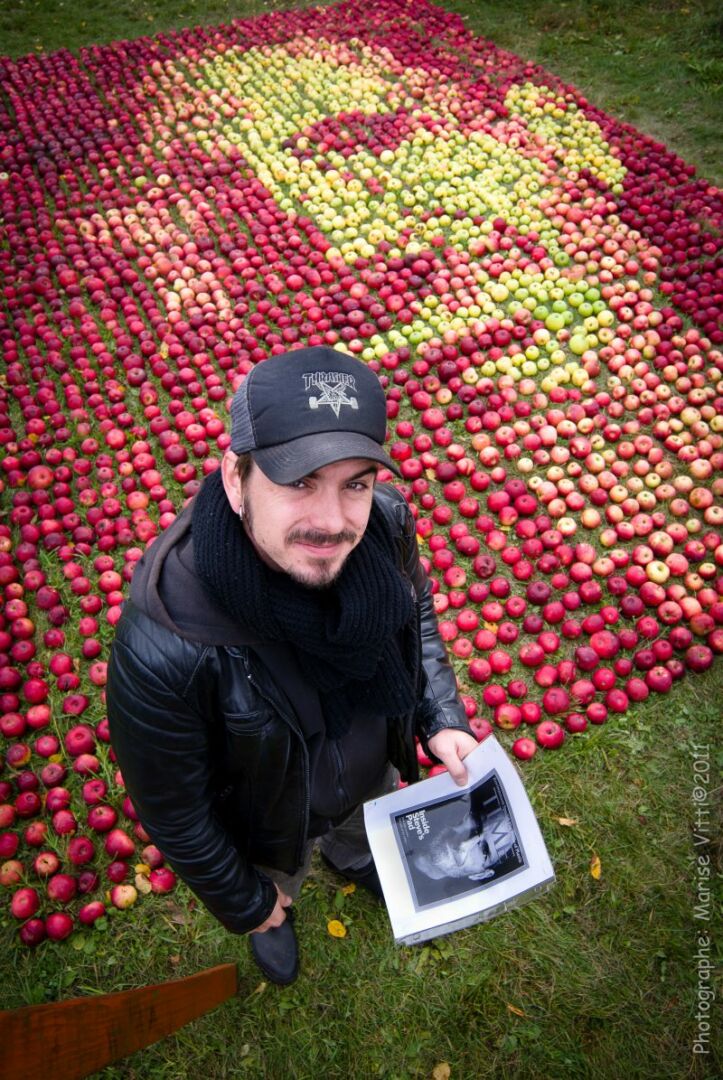 Olivier Lefebvre a réalisé le portrait de Steve Jobs à l’aide de 3750 pommes en 2011.