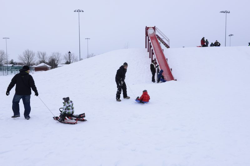 Plaisirs d'hiver vise à augmenter la pratique d'activités physiques hivernales des Québécoises et des Québécois.