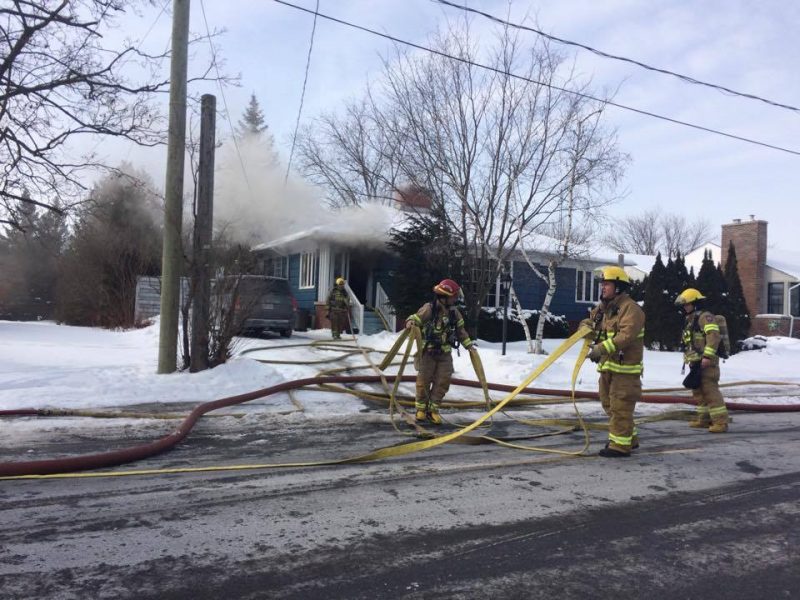 Une maison a été la proie des flammes, lundi le 6 février.