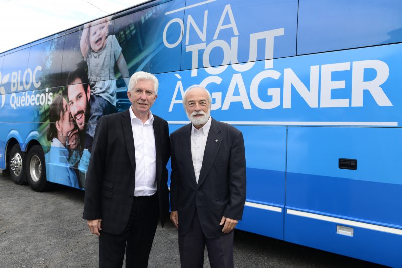 Le chef du Bloc québécois, Gilles Duceppe, et son candidat dans Belœil-Chambly Yves Lessard.