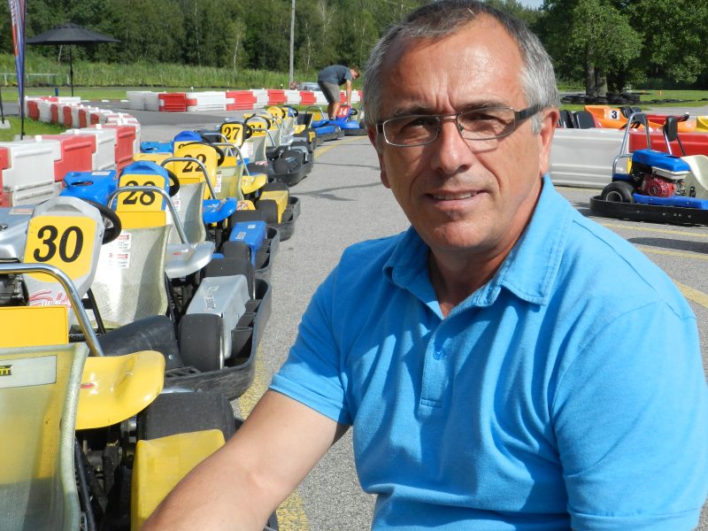Luc Lussier, propriétaire de SH Karting de Mont-Saint-Hilaire affirme que les courses de karts sont très populaires cette année.