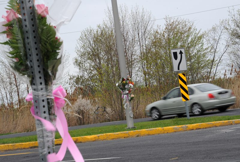 Les proches de Danyka sont allés porter des fleurs sur les lieux de l’accident pour honorer sa mémoire.
