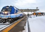 Le train de banlieue souvent retardé par les autres trains