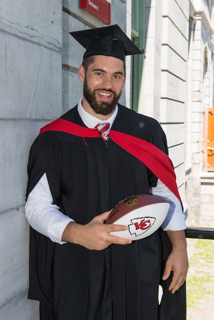 NFL player Laurent Duvernay-Tardif receiving his Doctorate of Medicine from McGill Universityís Faculty of Medicine on May 29th 2018


Vincent Ethier