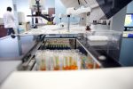 La centralisation des laboratoires en redressement budgétaire