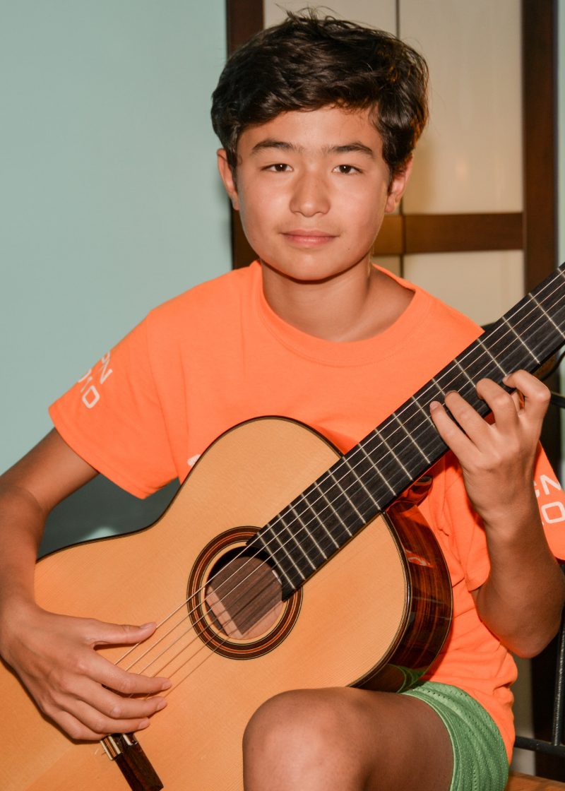 L’Hilairemontais Etienne Fan Marcotte n’a que 13 ans, mais c’est déjà un jeune prodige de la guitare classique. Photo François Larivière | L’Œil Régional ©