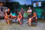 Camping tout inclus, nouvelle administration au Théâtre des Hirondelles