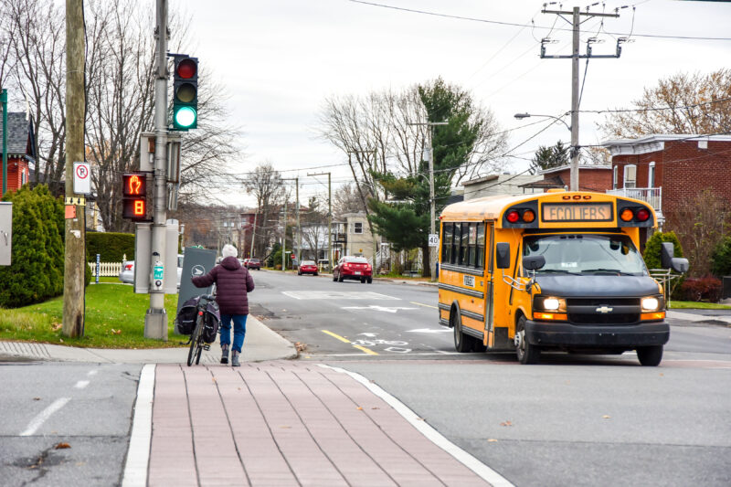 Selon les données du ministère des Transports, la dernière fois qu’un piéton avait été heurté à l’intersection du boulevard Sir-Wilfrid-Laurier et de la rue Choquette à Belœil remontait à 2013. Photo François Larivière | L’Œil Régional ©