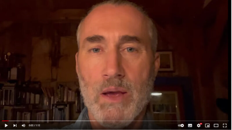 Le fondateur de la Fondation Rivières, le comédien Roy Dupuis, a publié une vidéo sur YouTube où il invite les citoyens en faveur de la réglementation sur la vitesse à se manifester auprès des élus.Capture d’écran