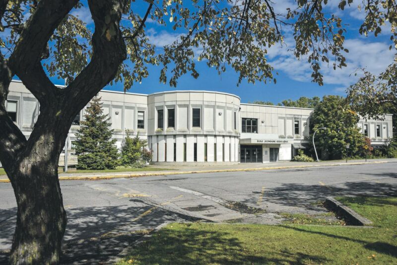 L’École secondaire Ozias-Leduc.Photothèque | L’Œil Régional © 