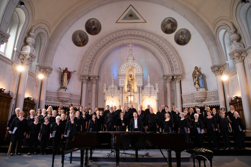 Le Chœur de la montagne, nouvellement dirigé par Catherine Le Saunier (à l’avant, au centre), va interpréter le Messie de Handel, œuvre incontournable du répertoire choral, pour la première fois depuis la saison 2004-2005.Photo gracieuseté
