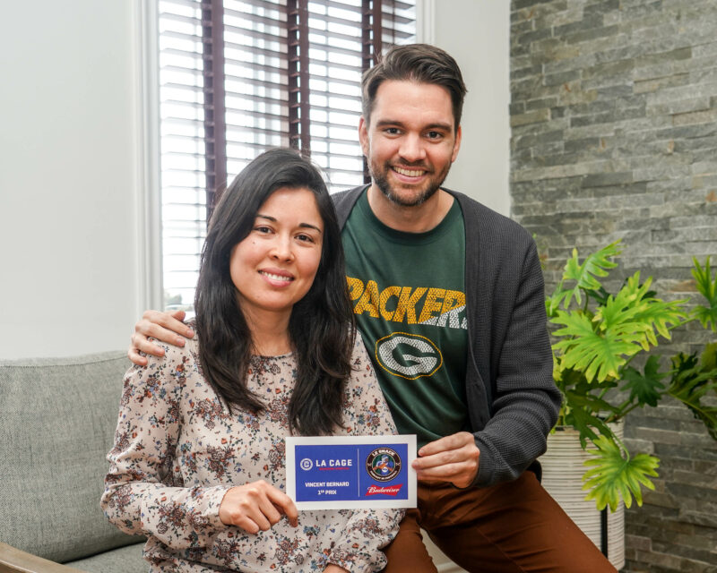 Vincent Bernard et sa conjointe Monica Paloma bien heureux de pouvoir aller au Super Bowl. Photo François Larivière| L’Œil Régional ©