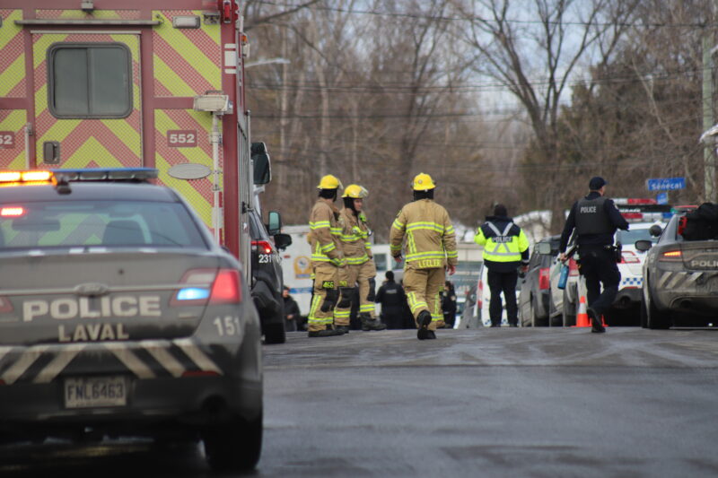 Les services d’urgence sur les lieux du tragique événement survenu à Laval.Photo Olivier Joyal