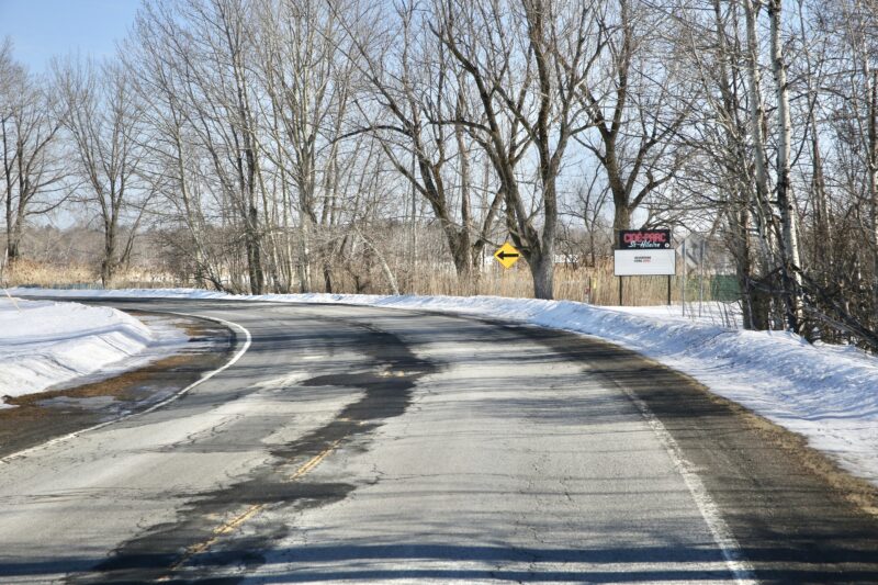 Les travaux sur le chemin du Ciné-Parc s’effectueront sur une longueur de 350 mètres. Photo Robert Gosselin | L’Œil Régional ©