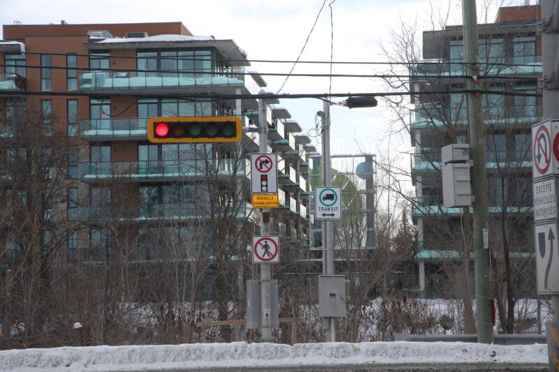 Montréal, un modèle pour l'interdiction du virage à droite au feu