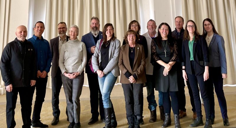 Plusieurs représentants municipaux et un représentant de Connexion Nature présents à l’événement : Jean-Marc Bousquet, Éric Malka, Marc-André Guertin, Chloé Hutchison, Sylvain Casavant, Karine Potvin, Ginette Gauvin, Isabelle Thibeault, Gérald Poirier, Marilyn Nadeau, Yanick Beauchemin, Mélanie Villeneuve et Christine Ménard.
Photo gracieuseté
