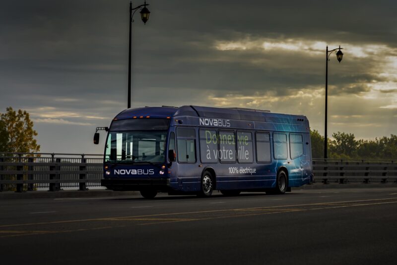 Dès 2025, des autobus 100 % électriques comme celui-ci devraient faire leur apparition sur certains réseaux d’exo, dont à Sainte-Julie. Photo Nova Bus