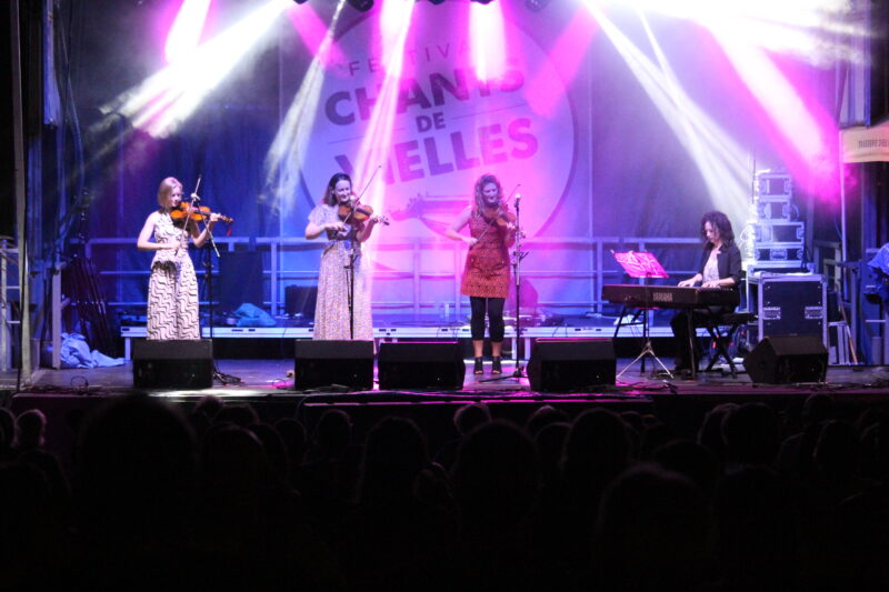 Le quatuor écossais FARA a interprété plusieurs airs tirés ou inspirés du répertoire traditionnel écossais, mais s'est aussi permis une incursion dans la musique populaire avec sa version de « Games People Play », invitant le public à chanter avec lui. Photo Olivier Dénommée | L'Œil Régional ©