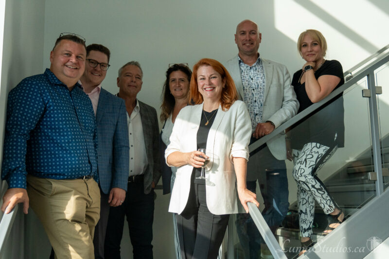 Une partie du nouveau conseil d’administration de la CCIVR : Dany Michaud, Nathaniel Quirion, Robin Godbout, Nathalie Savard, Julie La Rochelle, le nouveau président Luc Rousseau et Sandrine Milante. Photo Luma Studios�