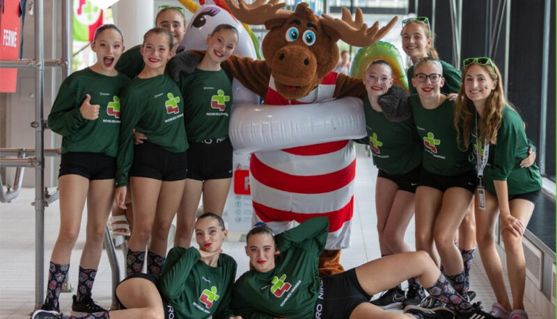 L’équipe de natation artistique de Richelieu-Yamaska a remporté le bronze chez les 15 ans et moins. 
Photo gracieuseté��