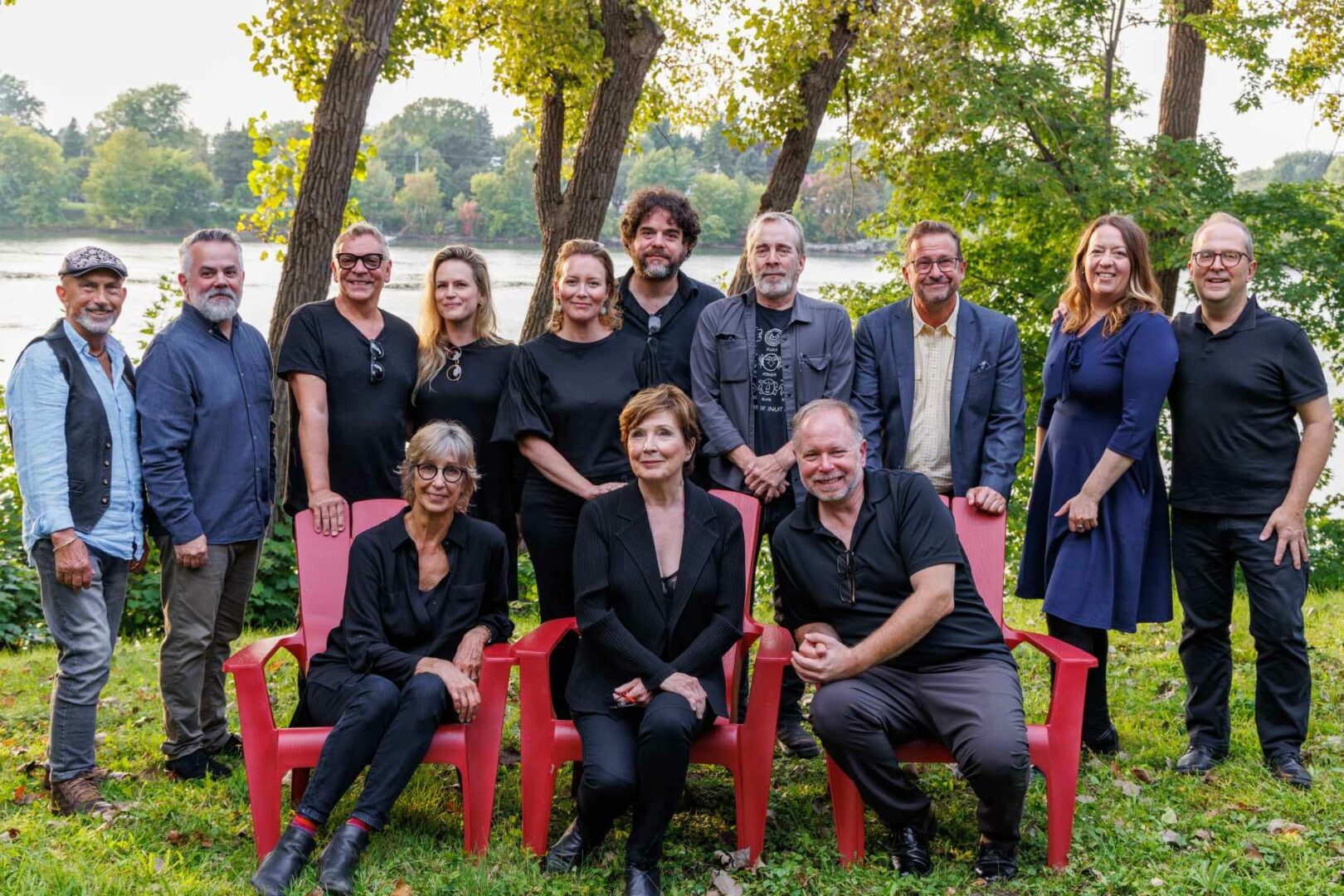 À l’avant : Danielle Proulx, Dorothée Berryman et Patrick Caux, le metteur en scène de l’événement. Debout : le président-fondateur du MBAMSH André Michel, Éric Godin, Marc Labrèche, Jennifer Miville-Tremblay, Isabelle Blais, Pierre-Luc Brillant, François Avard, le député de Belœil–Chambly Yves-François Blanchet, la directrice du MBAMSH Geneviève Létourneau et Simon Couture.
Photo Mathieu Pratte�