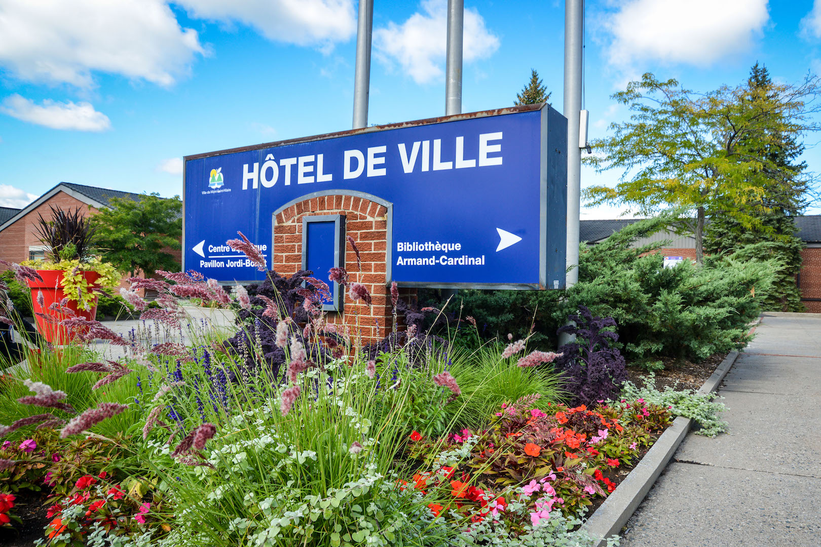 Hôtel de Ville de Mont-Saint-Hilaire. Photothèque L'Œil Régional