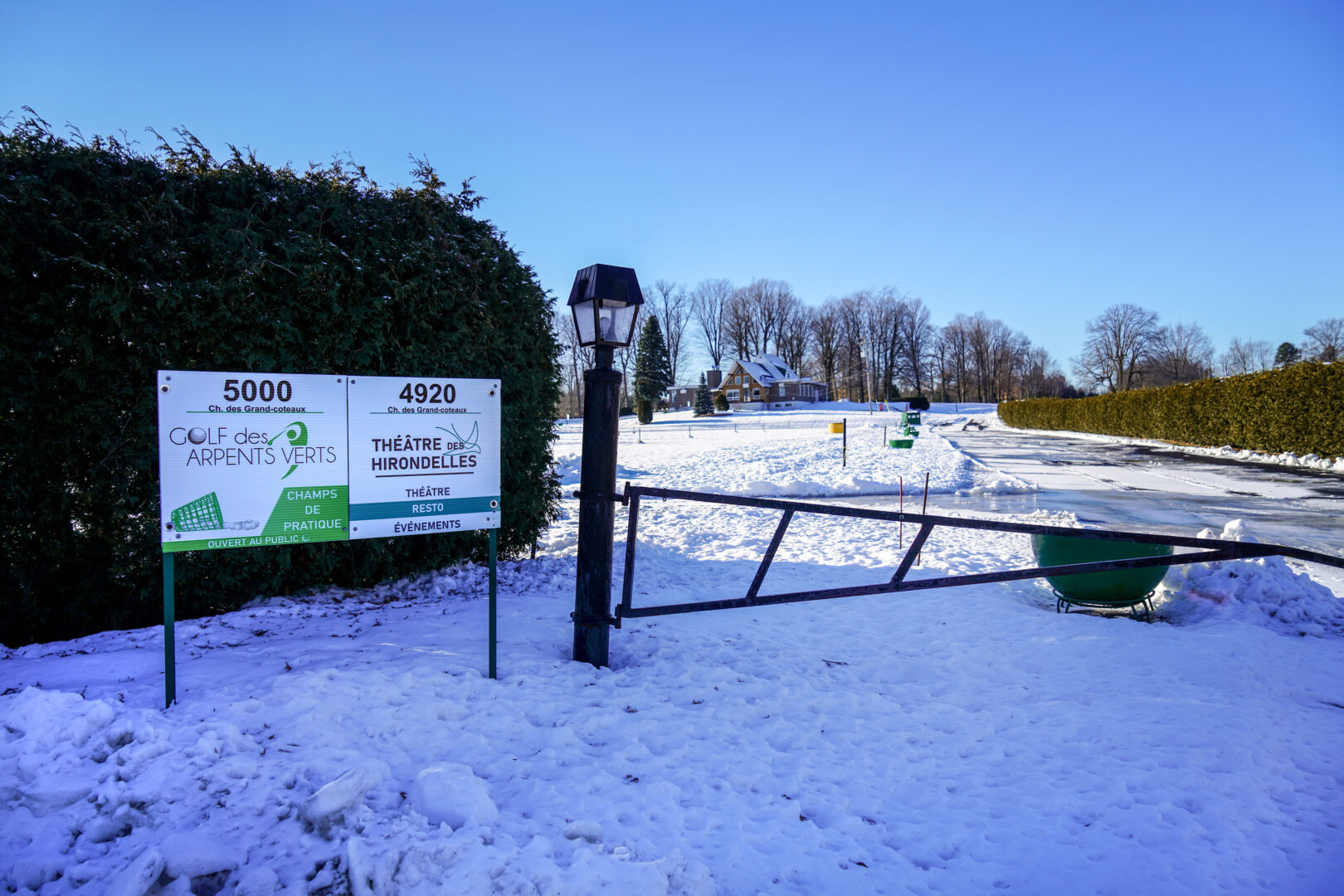 La venue d’un projet de développement résidentiel et d’un parc régional signerait la fin pour le golf et le théâtre. Photo François Larivière | L’Œil Régional ©�