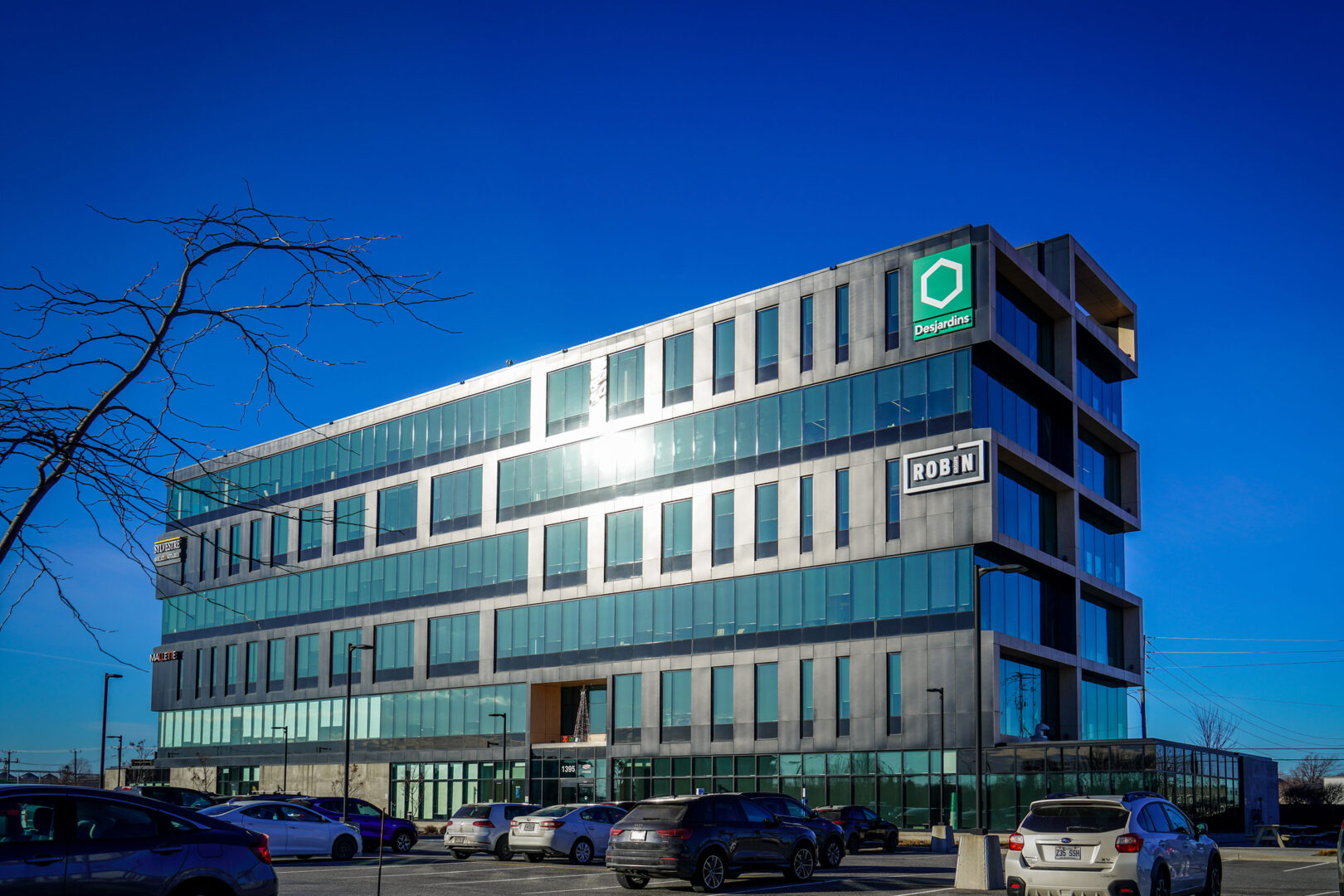 La création du centre Desjardins Entreprises Richelieu-Yamaska est le fruit d’une fusion de dix caisses de la région. À Saint-Hyacinthe, l’équipe est regroupée au complexe Synergia du Groupe Robin. Photo François Larivière | L’Œil Régional ©