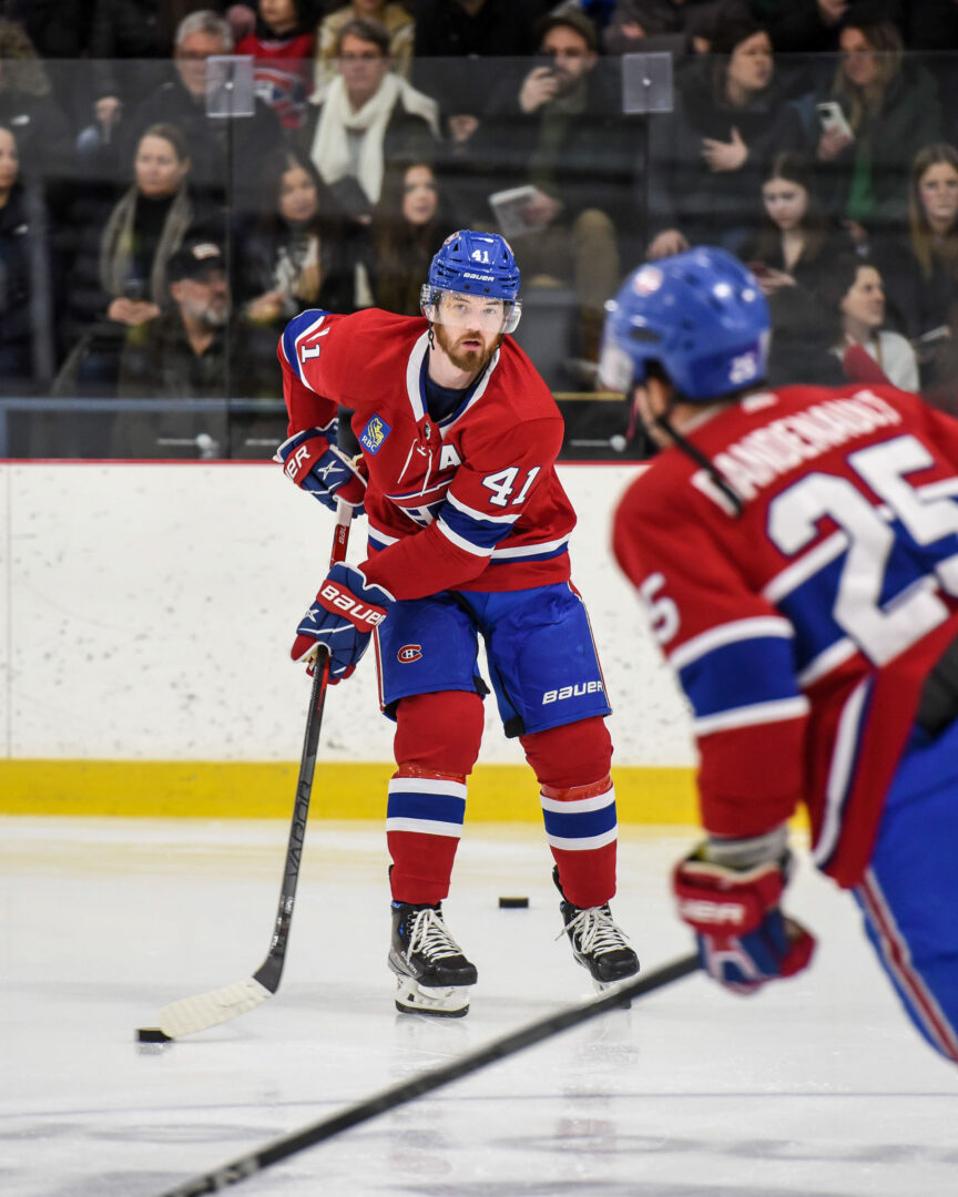 L’un des faits saillants du tournoi a été la partie des Anciens Canadiens qui a permis à elle seule d’amasser beaucoup d'argent. Photothèque L'Œil Régional