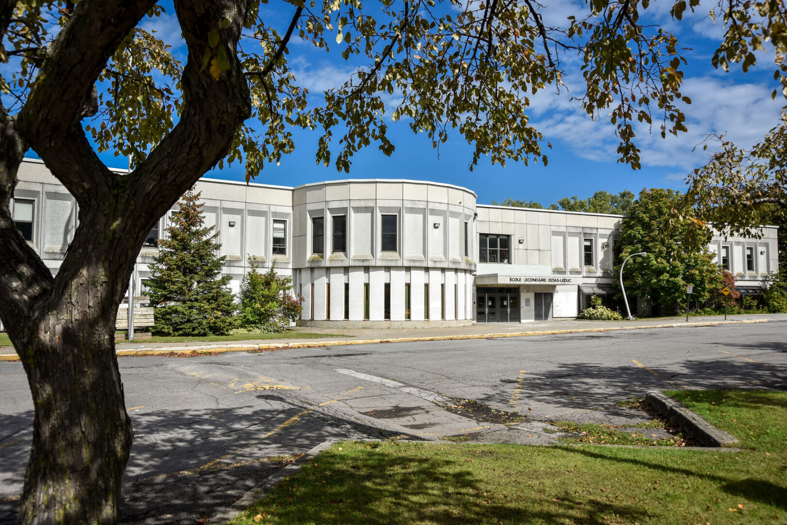 L’école secondaire Ozias-Leduc. Photothèque | L’Œil Régional ©