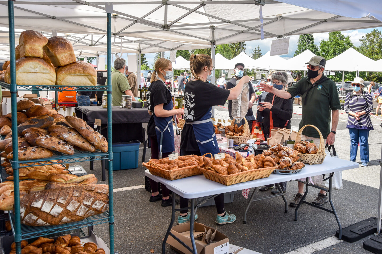 Le Marché public sera dans le stationnement du centre aquatique plutôt que dans l’espace entre l’hôtel de ville et la bibliothèque. Photothèque | L’Œil Régional ©