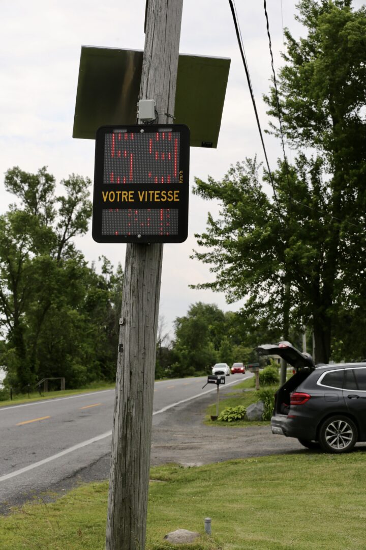 Un des quatre radars photo installés sur la route 223. Photo gracieuseté