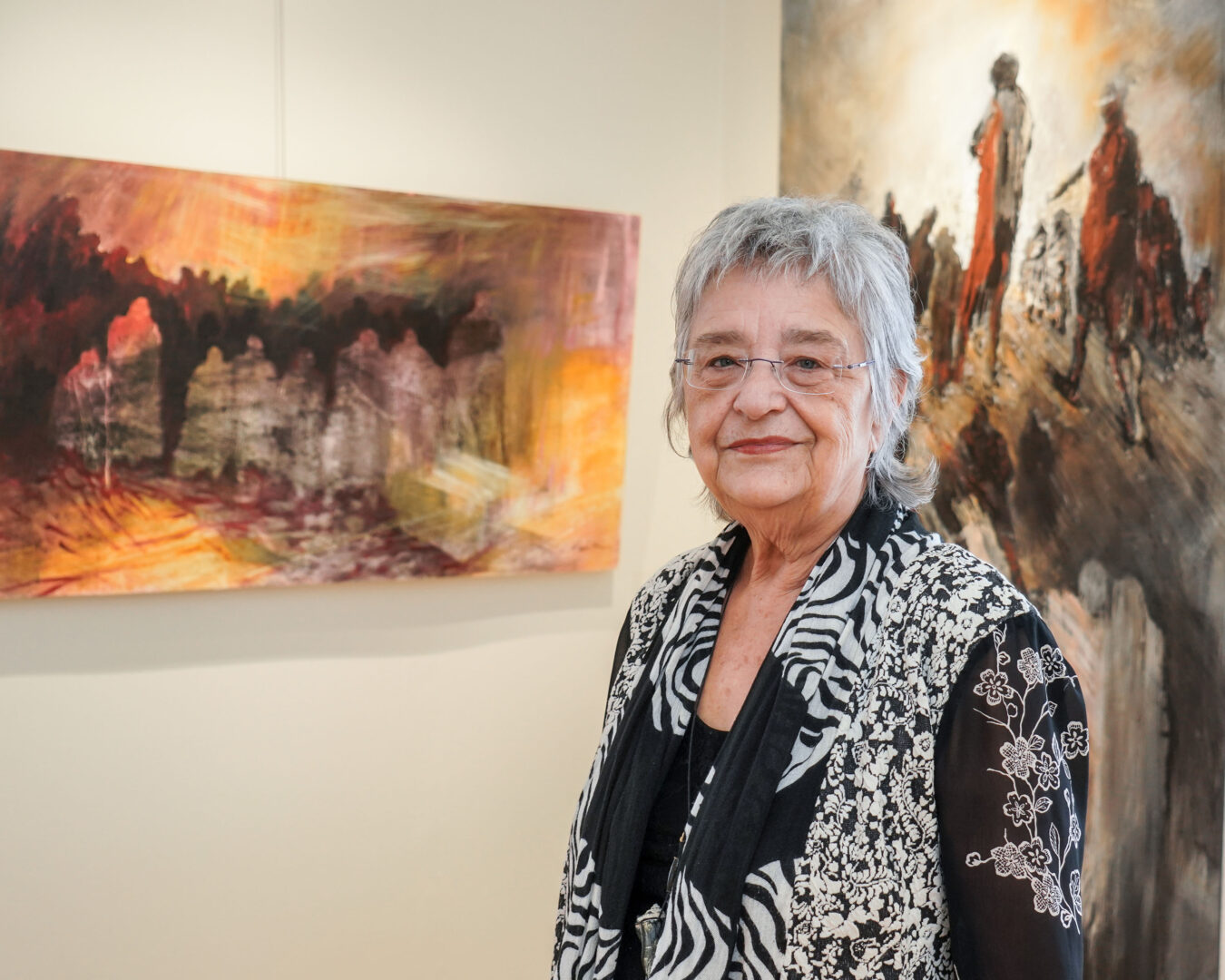 Turbulence à la Maison Villebon aura été la dernière exposition solo de Diane Royer. En entrevue, elle a expliqué le côté sombre des toiles par les sujets d’actualité qui l’ont influencée, mais il est aussi possible d’y voir, avec du recul, une certaine prémonition où elle annonçait sa propre fin. Photothèque | L’Œil Régional ©