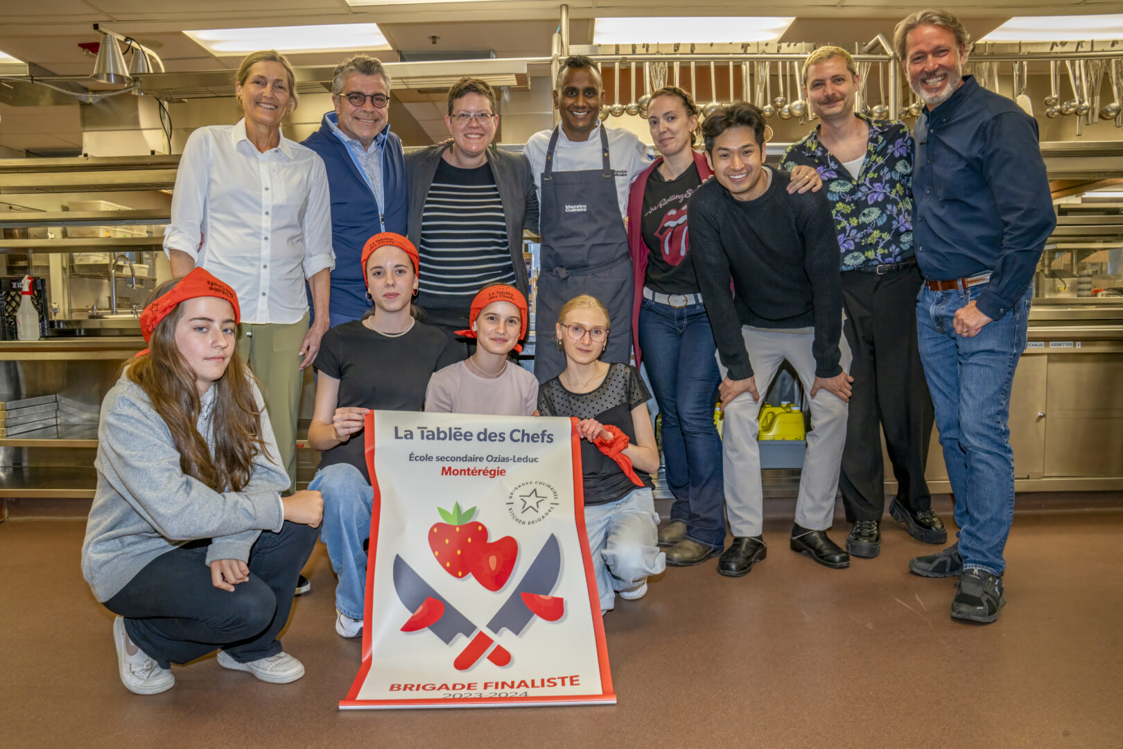 La brigade composée d’Éveline Trahan, Émilie Santerre, Julianne Bellavance et Ève Jacques représentait l’école secondaire Ozias-Leduc de Mont-Saint-Hilaire à la grande finale de la 11e édition de la compétition Brigades culinaires, tenue à l’Institut de tourisme et d’hôtellerie du Québec le 2 juin. Photo Victor Diaz Lamich