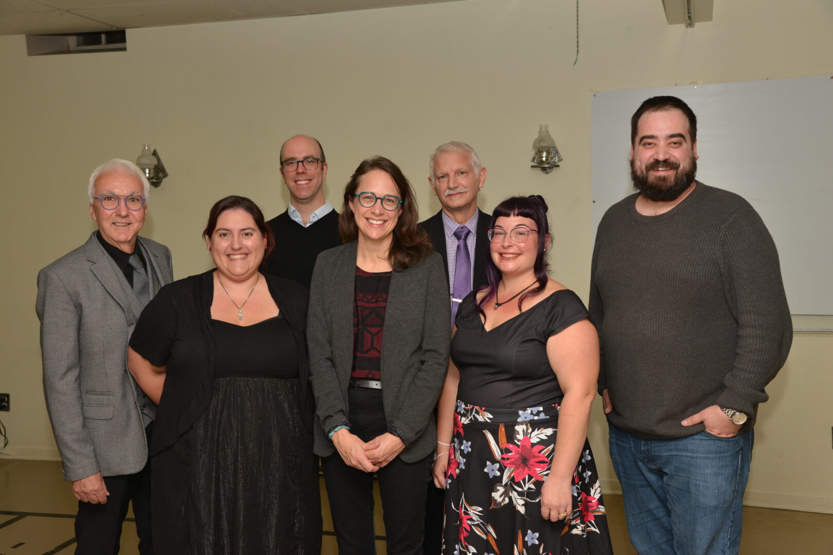 L’équipe de candidats indépendants de Mélanie Villeneuve avait remporté tous les sièges à l’élection générale municipale à Otterburn Park. Depuis, les candidats Mathieu Chapdelaine et Marie-Christine Moore (3e et 2e à partir de la gauche) ont démissionné pour des raisons personnelles. Photothèque | L’Œil Régional ©