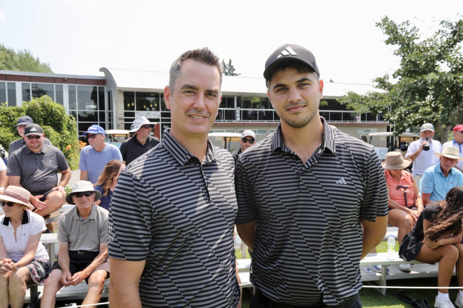 Le professionnel du Club de golf, Philippe Mongeau, en compagnie du joueur #1 de Belœil, Paolo Adonna. Photo Robert Gosselin | L’Œil Régional ©