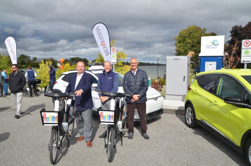 Le service de prêt de vélos électriques a été inauguré en 2019, en même temps que celui d’autopartage avec un Kona électrique, mais les deux initiatives n’auront pas connu le même niveau de popularité puisque les vélos ont depuis été vendus à cause d’une faible utilisation et des frais devenus plus élevés. Photothèque | L’Œil Régional ©