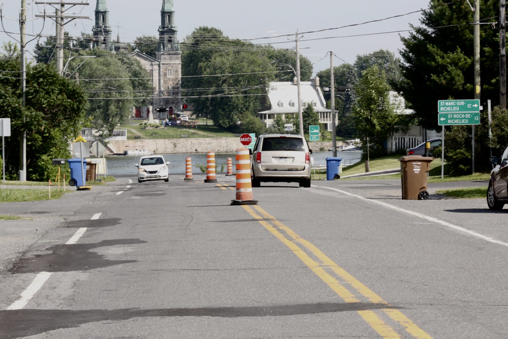 Jusqu’en septembre, la totalité du chemin de la Pomme-d’Or, sur le territoire de Saint-Antoine-sur-Richelieu, sera réasphaltée. Photo Robert Gosselin | L’Œil Régional ©