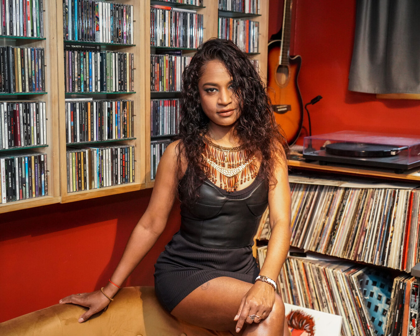 Originaire de Trinité-et-Tobago, mais maintenant bien installée à Saint-Basile-le-Grand, la chanteuse Leí a fait paraître quelques-unes de ses compositions, dont la plus récente est l’intense « Desire ». Photo François Larivière | L’Œil Régional ©