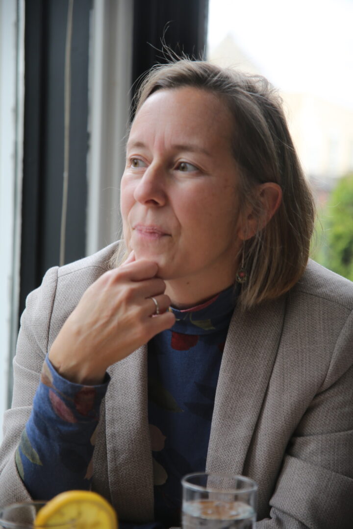 La mairesse Nadine Viau a mis la séance publique sur pause pour calmer les esprits. Photothèque | L’Œil Régional ©