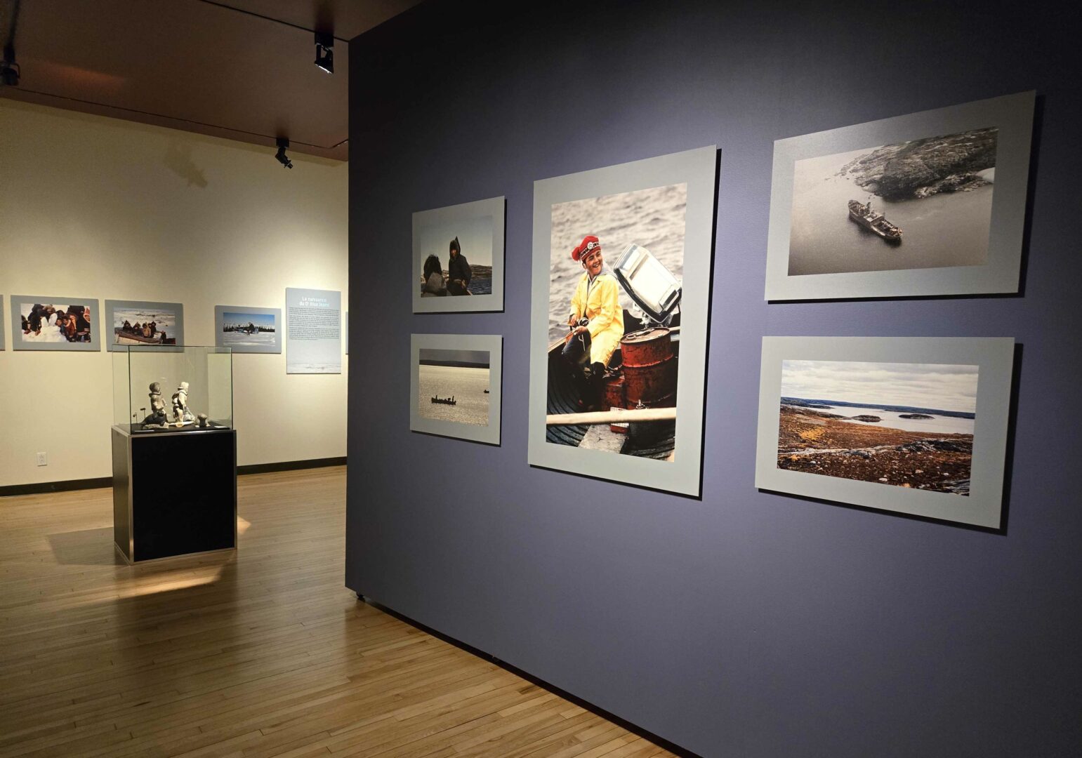 L’exposition De Fort Chimo à Kuujjuaq – Sur les traces de Dr Blue Jeans est présentée jusqu’au 2 septembre à La Maison autochtone. Photo gracieuseté