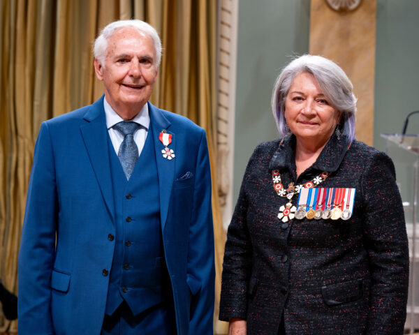 Gérard Trudeau reçoit l’insigne de Membre de l’Ordre du Canada