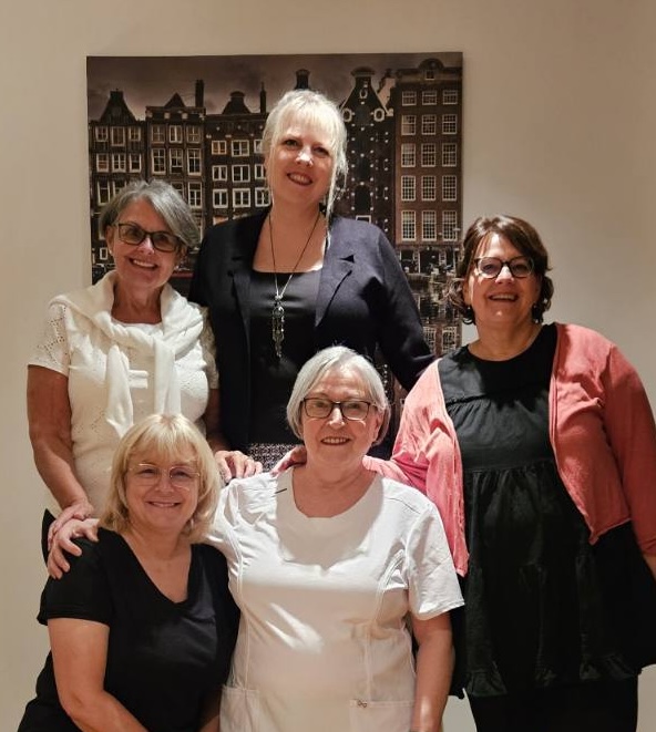 À l’avant : Véronique Reid et Carole Harel. À l’arrière : Nicole Fréreault, Jacinthe Rouleau et Lyne Gaudette. Photo gracieuseté