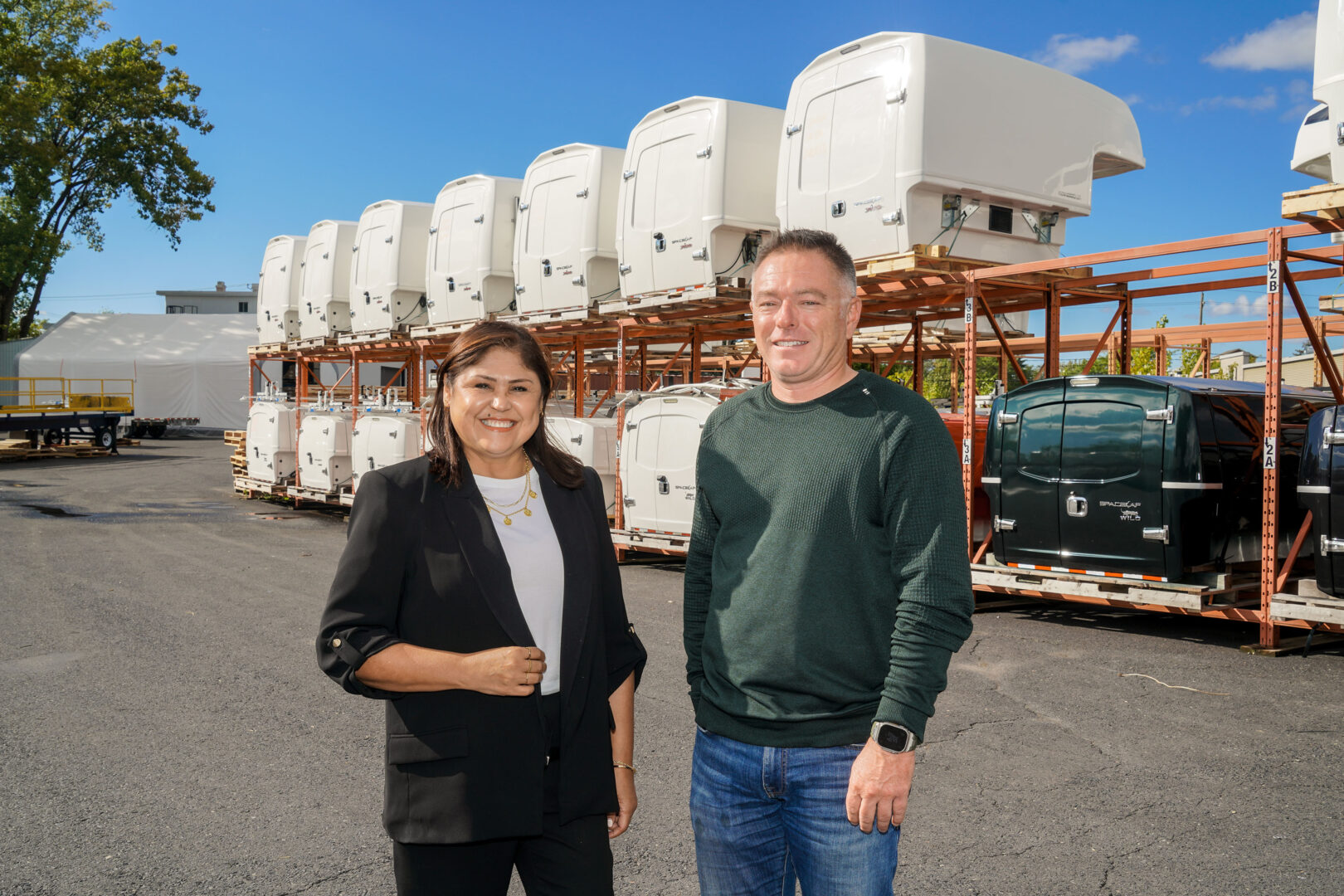 Maria Mayorga, directrice des ressources humaines, et Frédéric Albert, président de l’entreprise belœilloise Fibrobec, estiment que l’immigration est une question de survie, notamment dans l’industrie manufacturière comme la leur, et demandent que le gouvernement fasse sa part pour aider à mieux intégrer les nouveaux arrivants. Photo François Larivière | L’Œil Régional ©